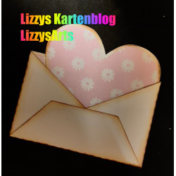Lizzys Gutschein im offenen Kuvert mit kleiner Herzkarte